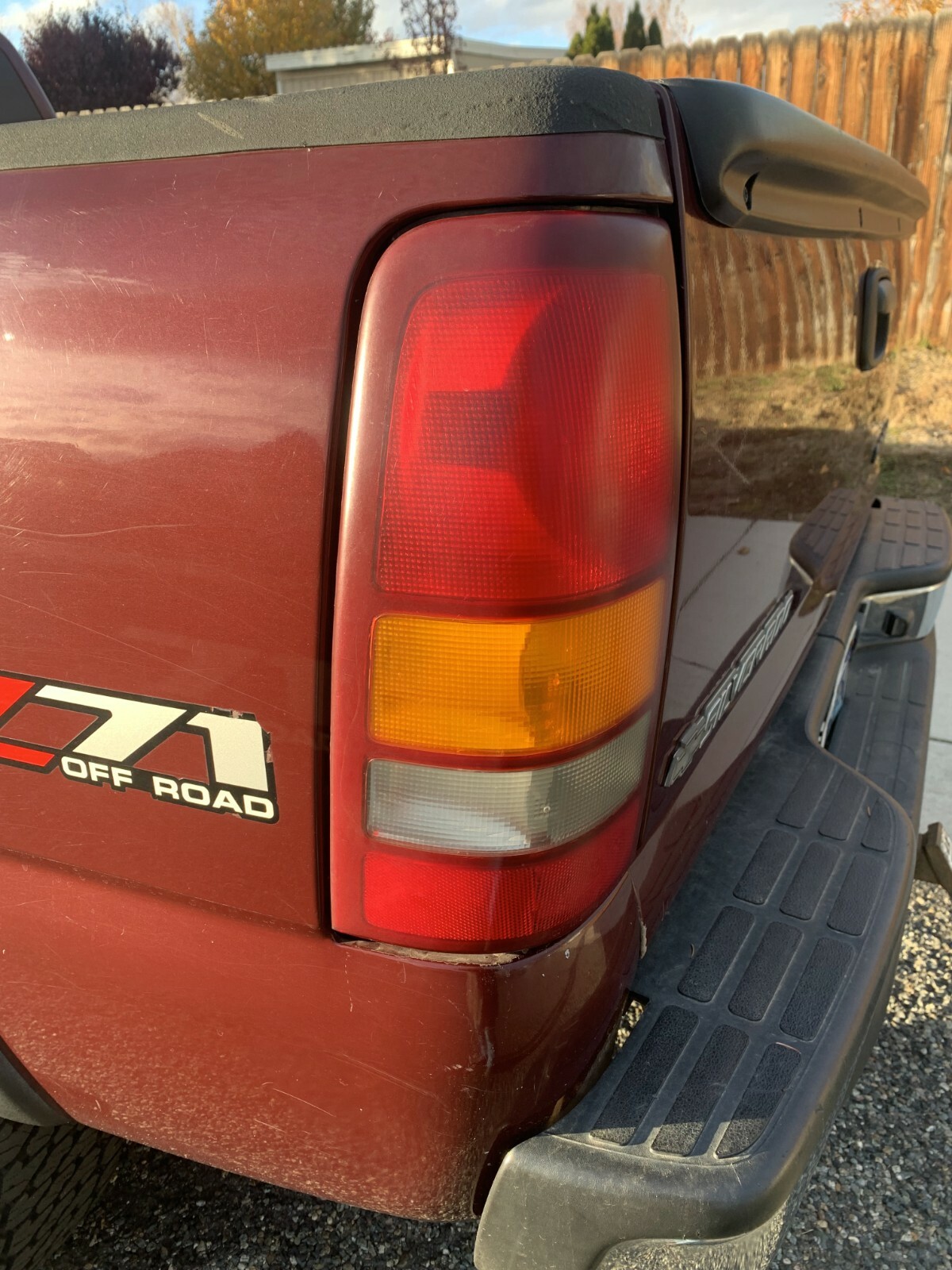 99-02 Chevy Silverado/GMC Sierra LH DRIVERS TAIL LIGHT ASSEMBLY – 16524515 OEM