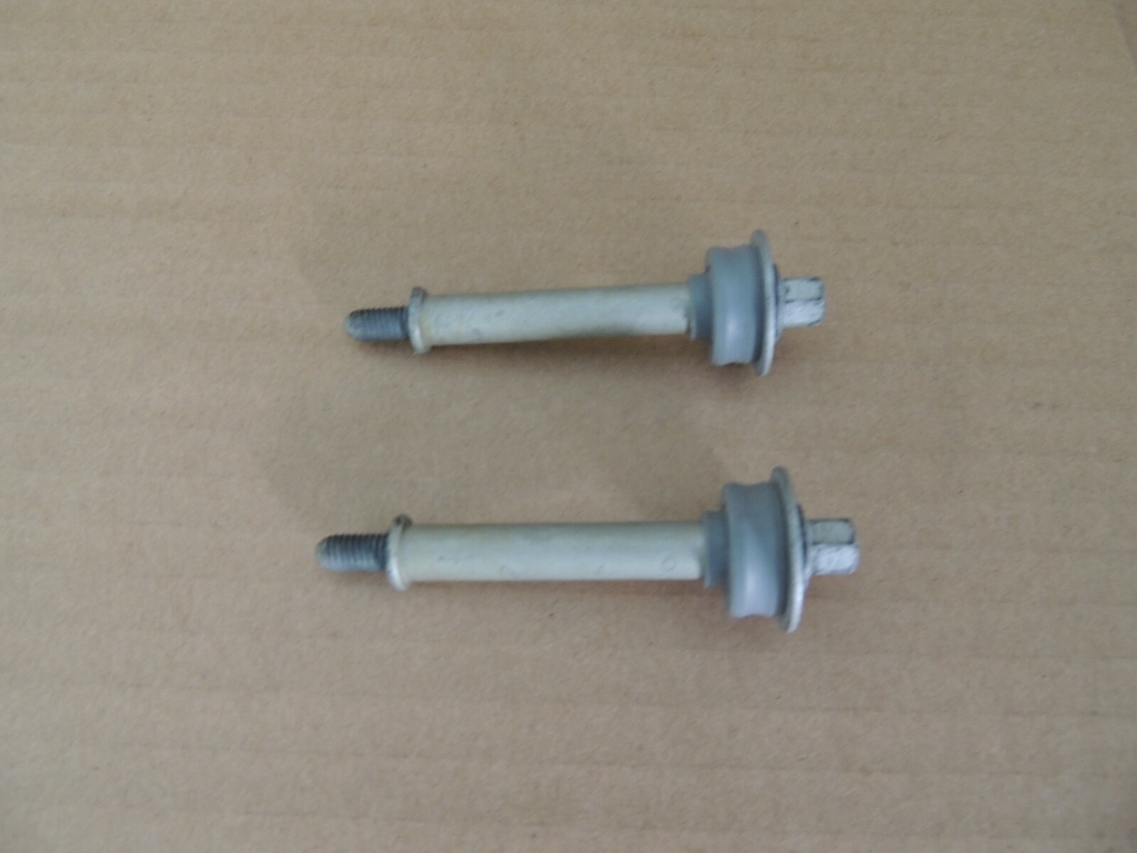 4.8 5.3 6.0 Chevy Silverado/GMC Sierra INTAKE MANIFOLD BOLT (2) 89017368 GENUINE