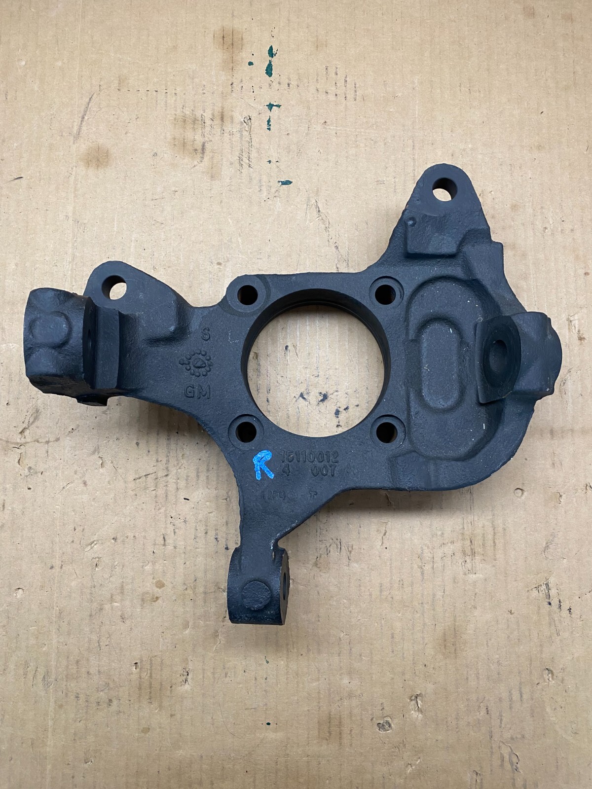 99-07 Chevy/GMC 2500 3500 RIGHT FRONT STEERING KNUCKLE SPINDLE 15110012 Genuine