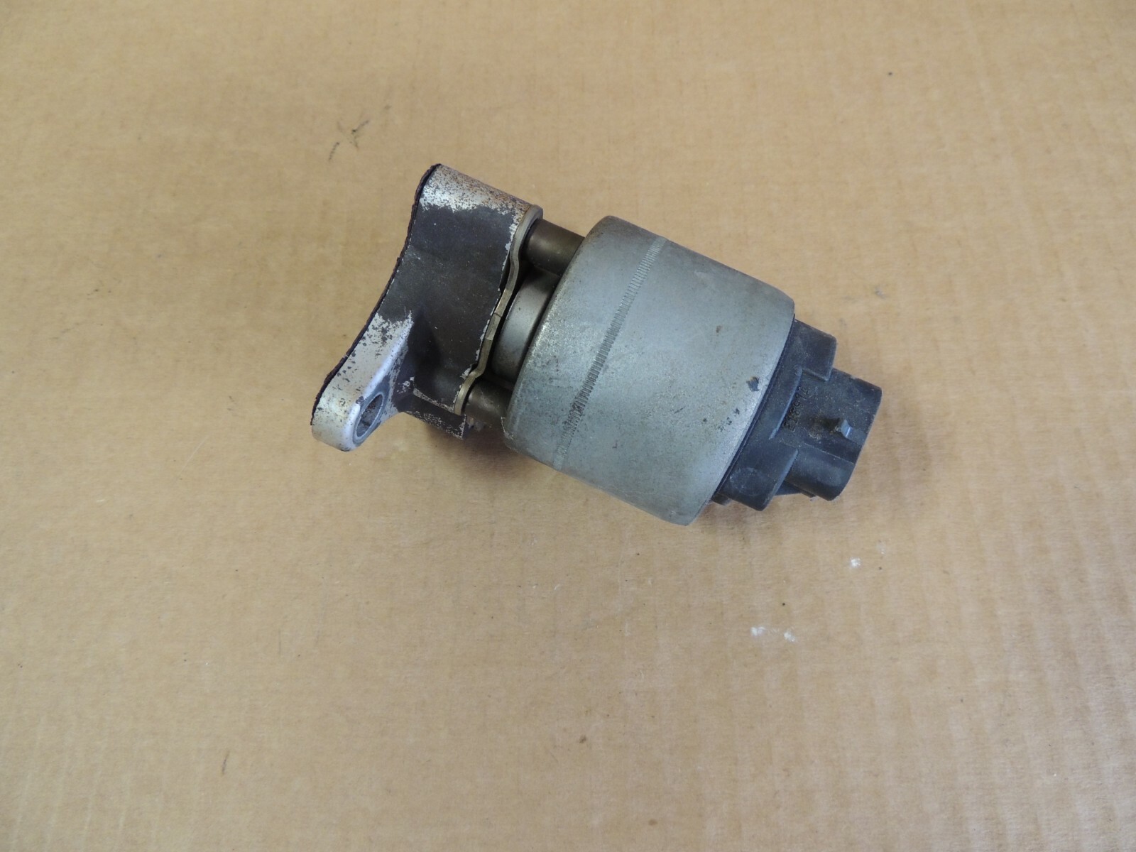 1999-2002 Chevy Silverado/Suburban/GMC 4.8, 5.3 MANIFOLD EGR VALVE 12568582 OEM