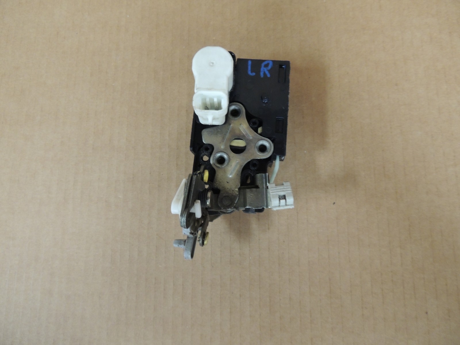 Chevy/GMC LH REAR PASSENGER DOOR LOCK ACTUATOR 99-07 Silverado Sierra 16639869
