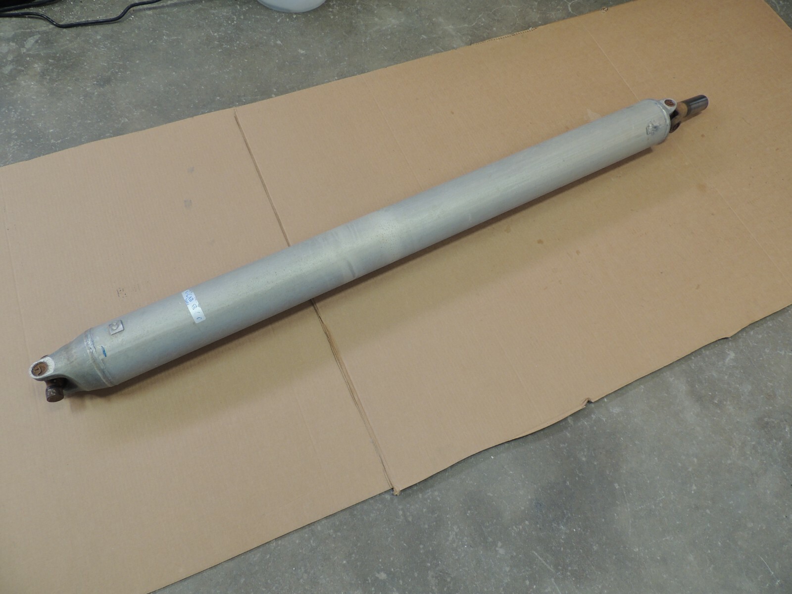 99-07 Chevy Silverado/GMC 2500HD 6.0 4WD Ext Cab LONG BED Rear Drive Shaft OEM