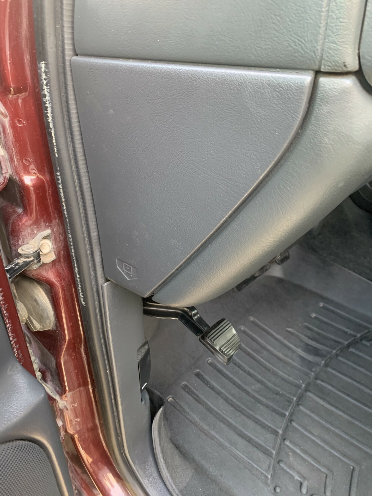 99-07 SILVERADO SIERRA SUBURBAN TAHOE DRIVER FUSE BOX COVER TRIM 15079096 PEWTER