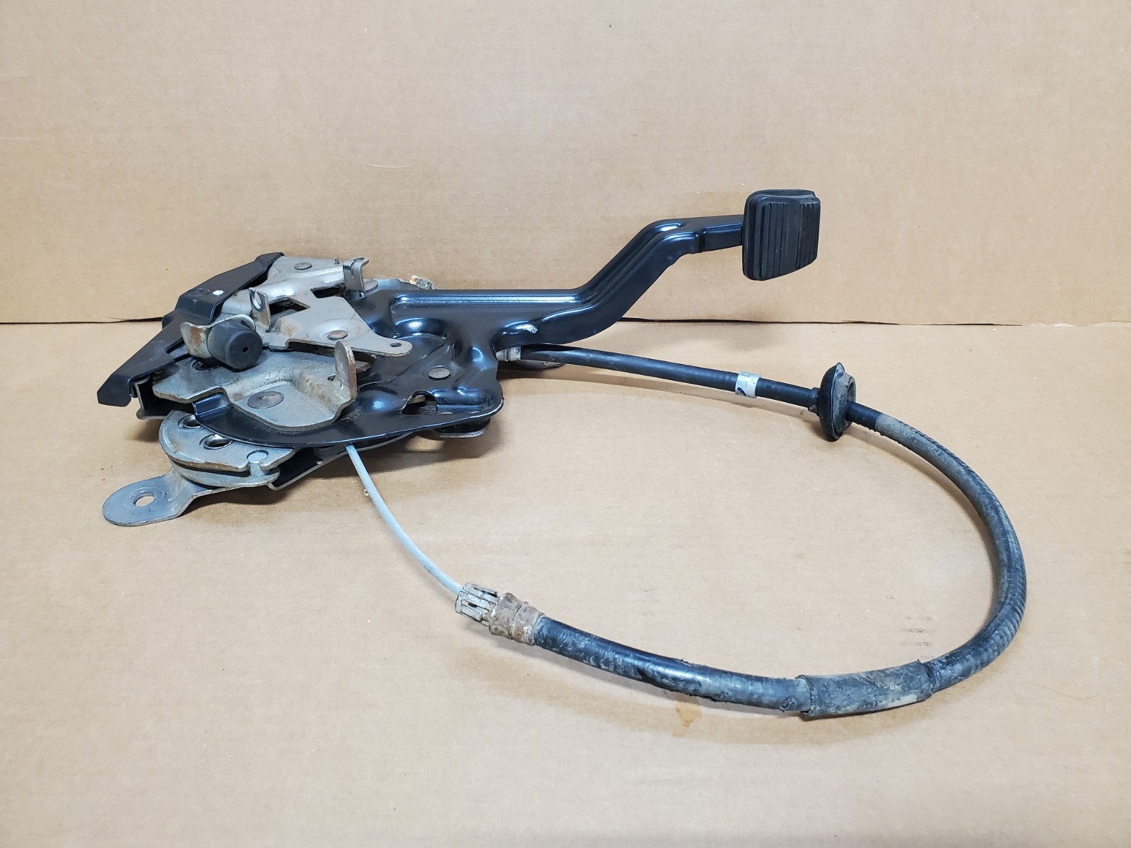 99-07 Chevy Silverado GMC Sierra 1500 EMERGENCY  BRAKE LEVER with CABLE 15185287