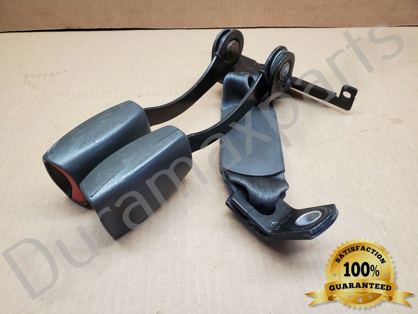 2003 – 2006 GMC Chevrolet Cadillac 2nd Second Row Seat Belt Buckle OEM 1KP168034