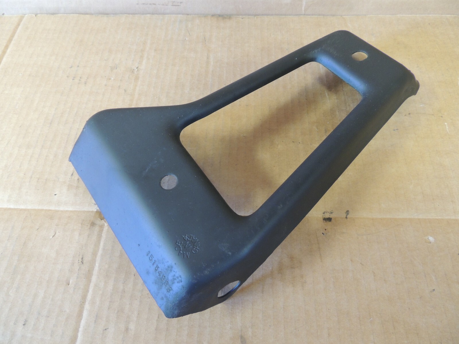 99-07 Chevy Silverado/GMC LEFT REAR INNER BUMPER BRACE/BRACKET 15154968 GENUINE