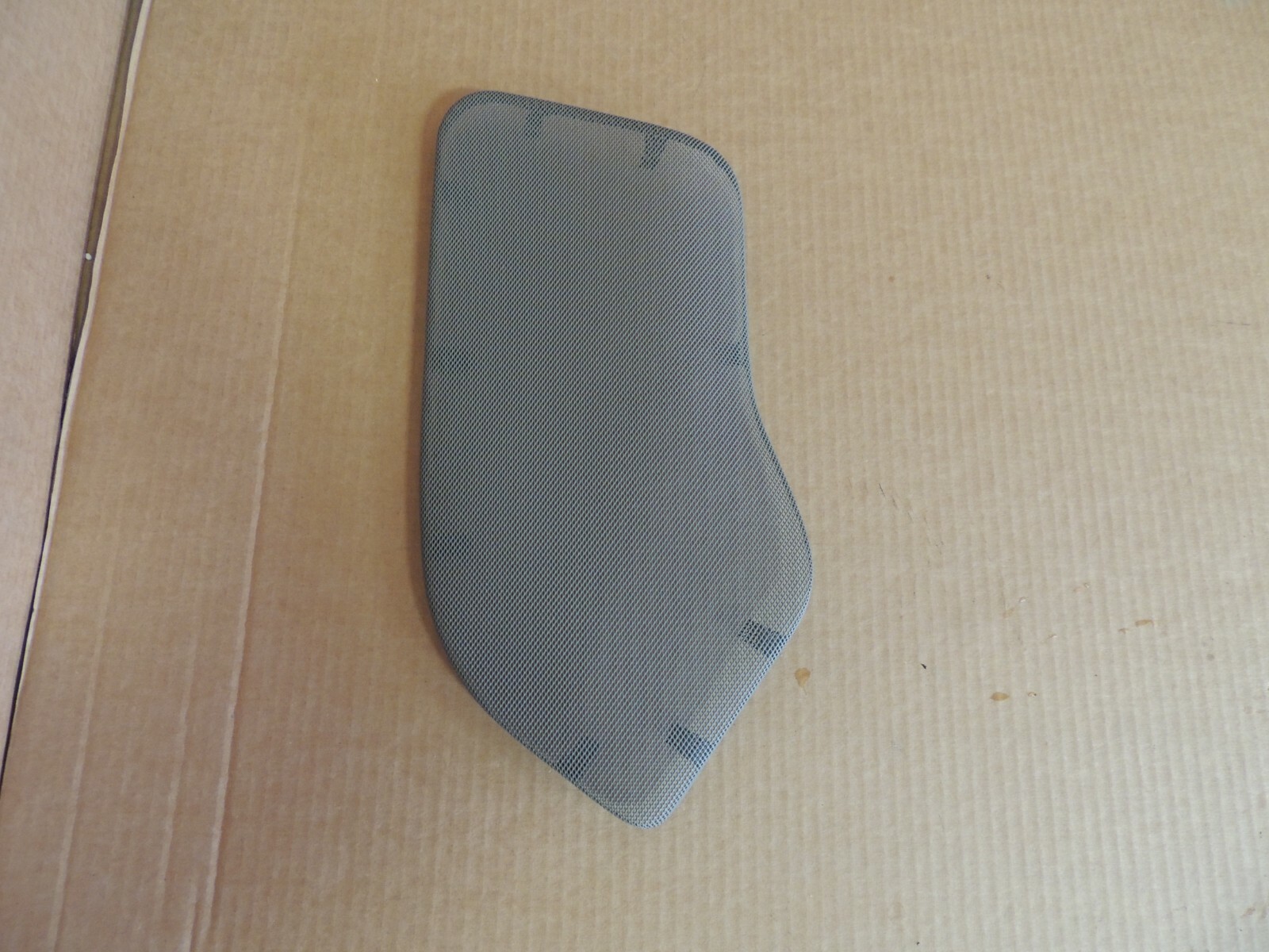 99-07 Chevy Silverado/Tahoe/GMC LEFT FRONT SPEAKER GRILL COVER Light Gray OEM