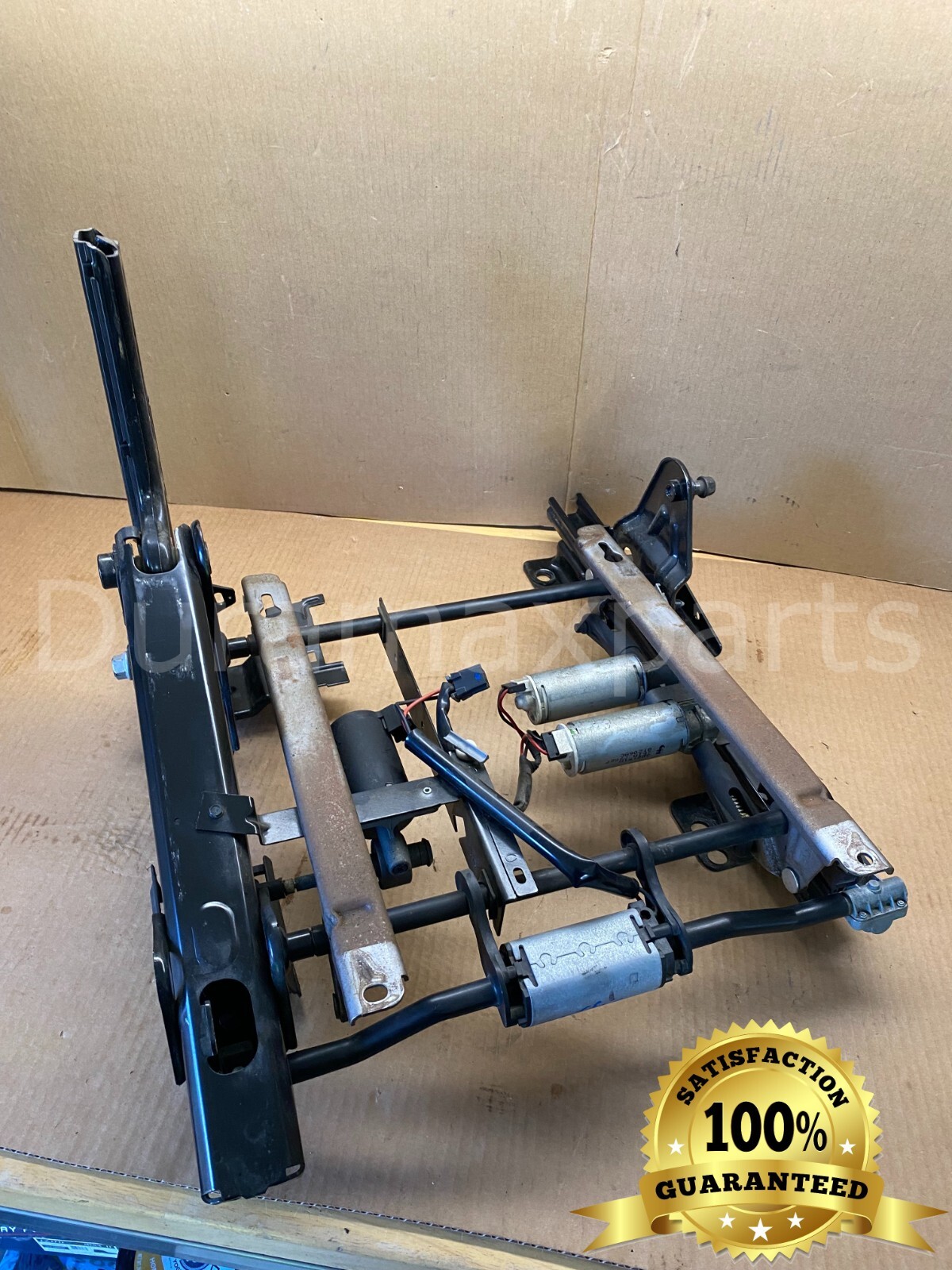03-06 Chevy Silverado/GMC Sierra Crew Cab RF SEAT TRACK FRAME w Motor