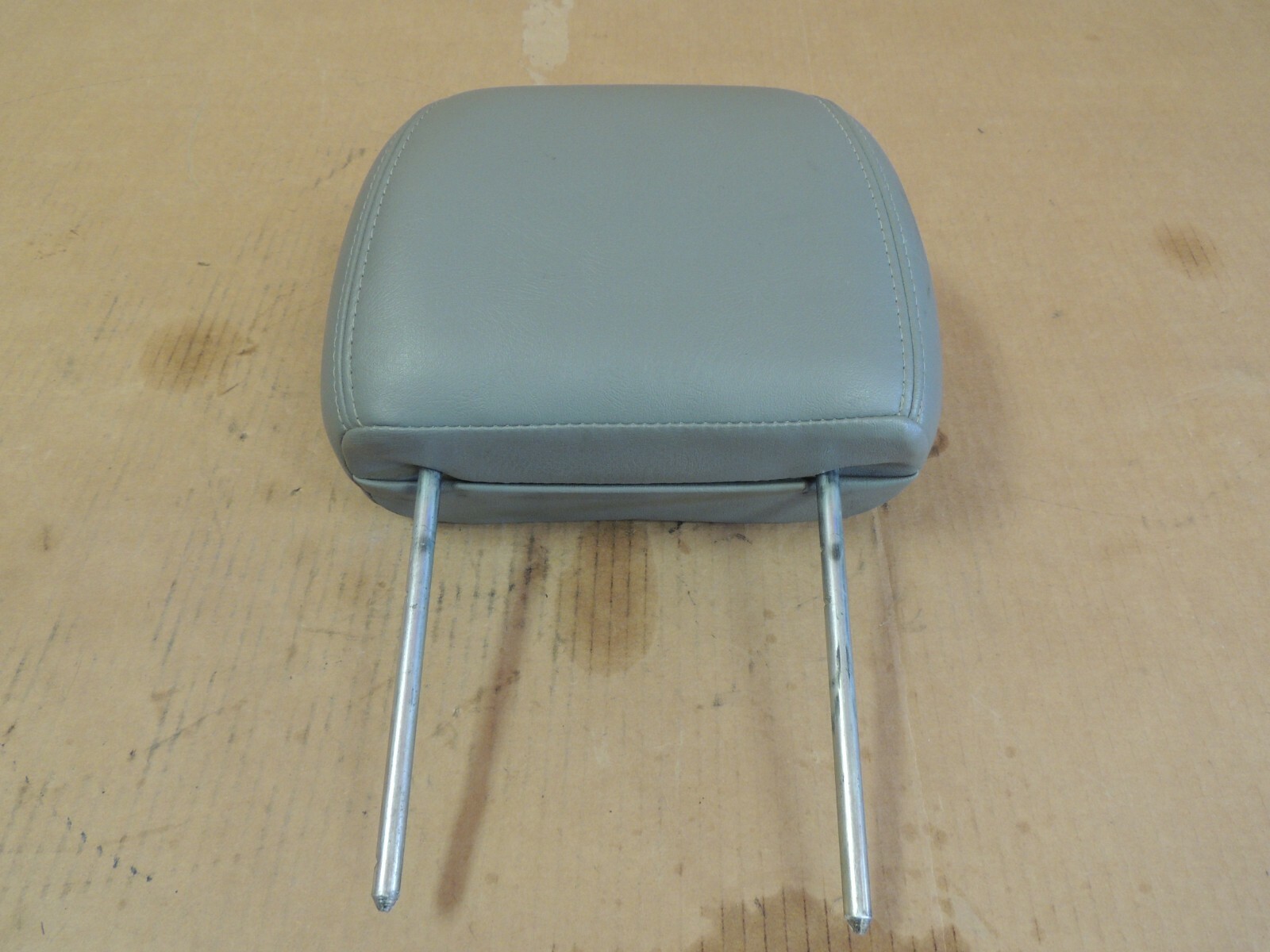 99-07 Chevy Silverado/GMC Sierra FRONT LEATHER SEAT HEADREST (Single) Light Gray