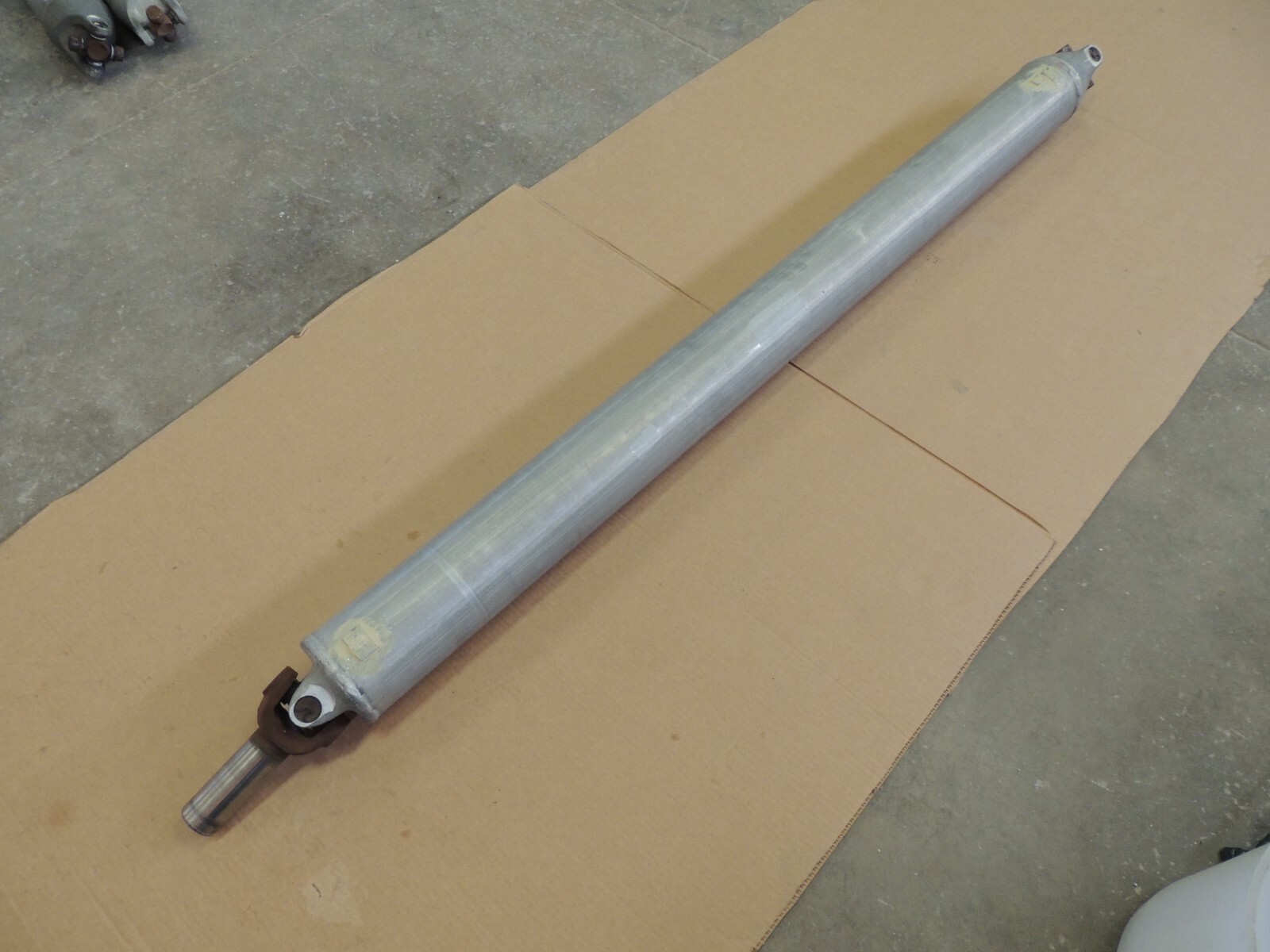 2000-2006 Chevy Suburban GMC Yukon 2500 Rear Driveshaft 2WD F3-28-499 Genuine OE