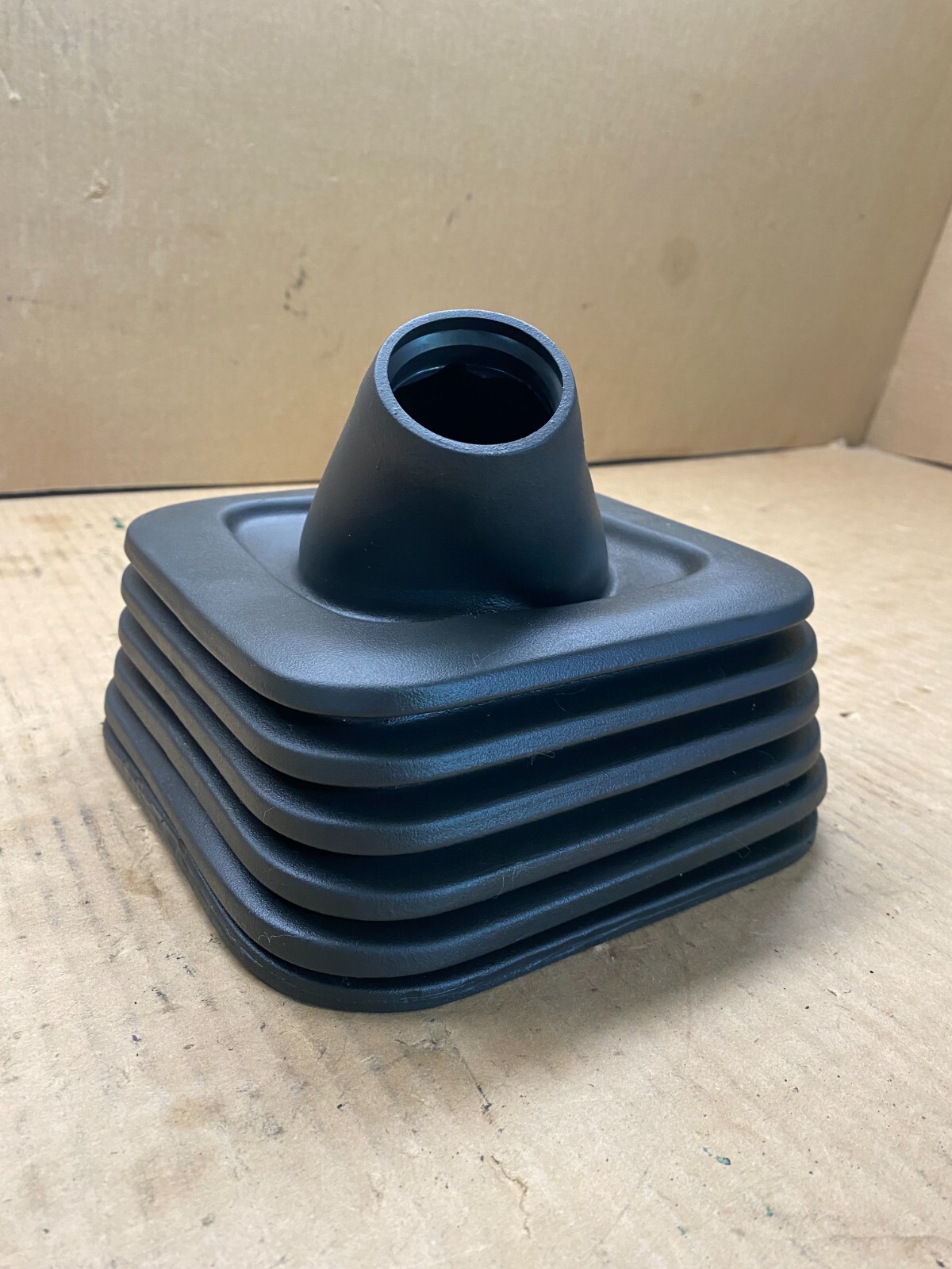2001-2007 Chevy Silverado/GMC Sierra 2500/3500 MANUAL TRANSMISSION BOOT 15711228