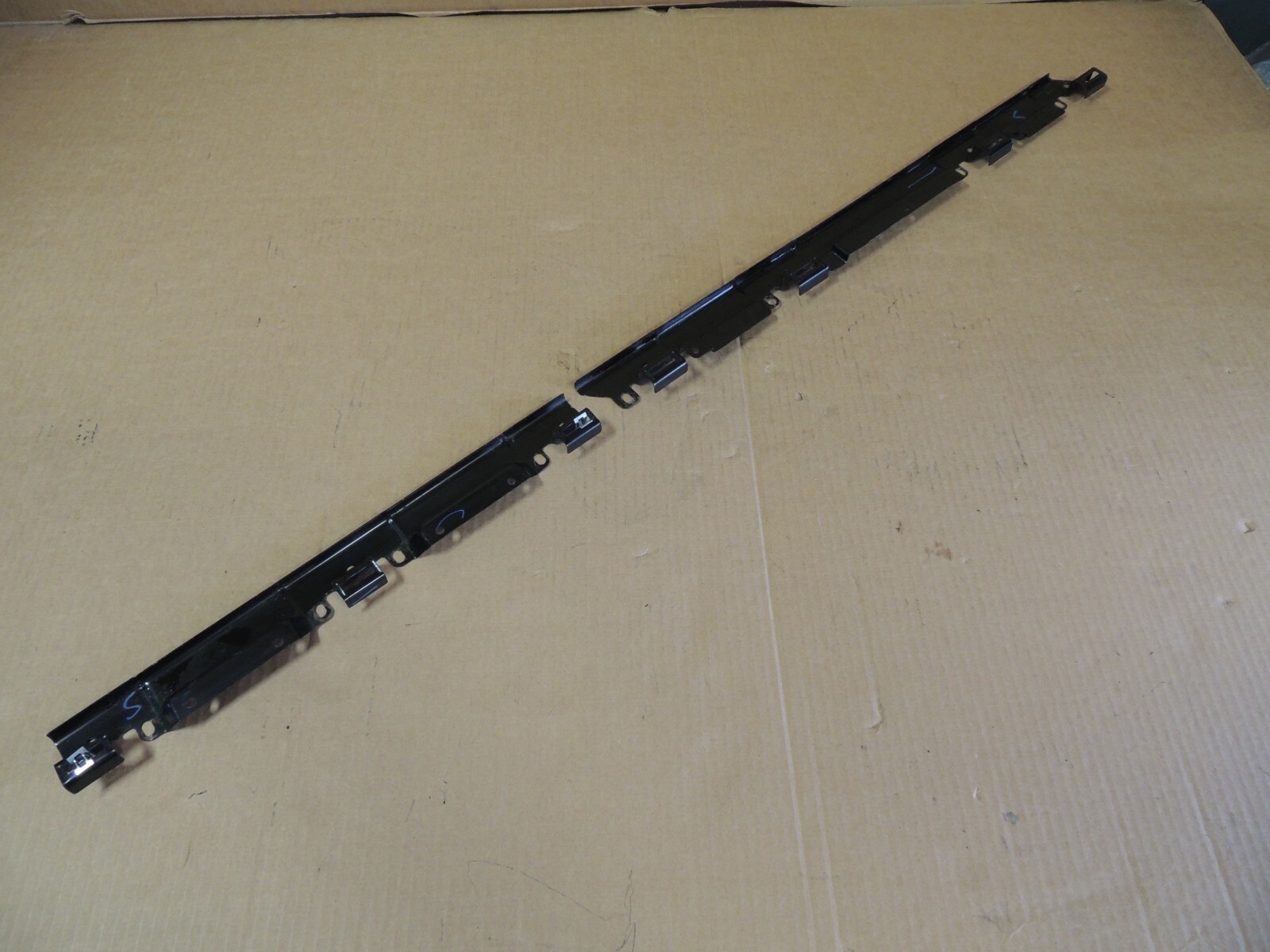 99-06 Chev Silverado/GMC Sierra Crew Cab Door Sill Bracket Front & Rear PAIR L/R
