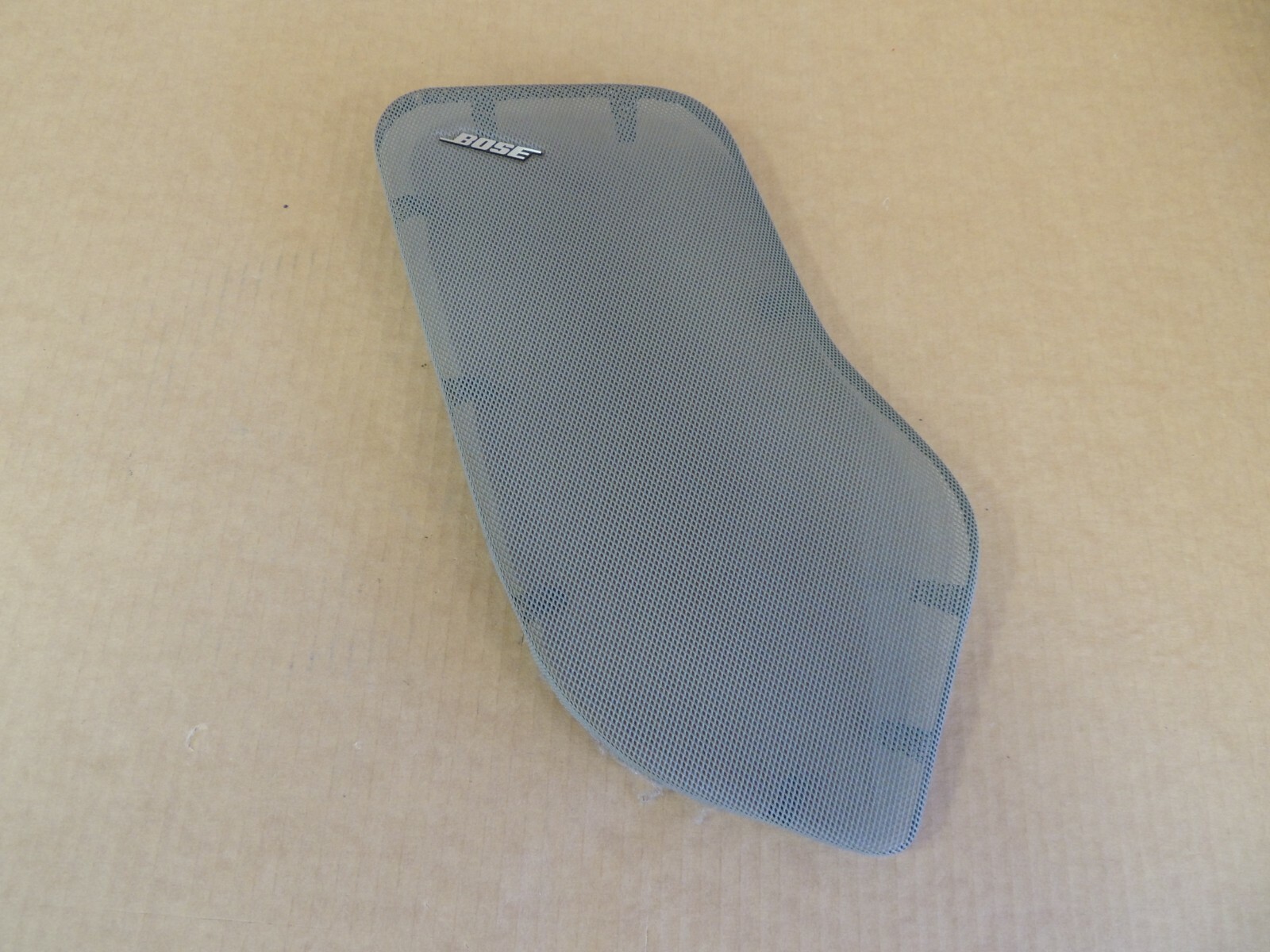 99-07 Chevy Silverado/GMC BOSE RIGHT FRONT SPEAKER GRILL COVER OEM Light Gray