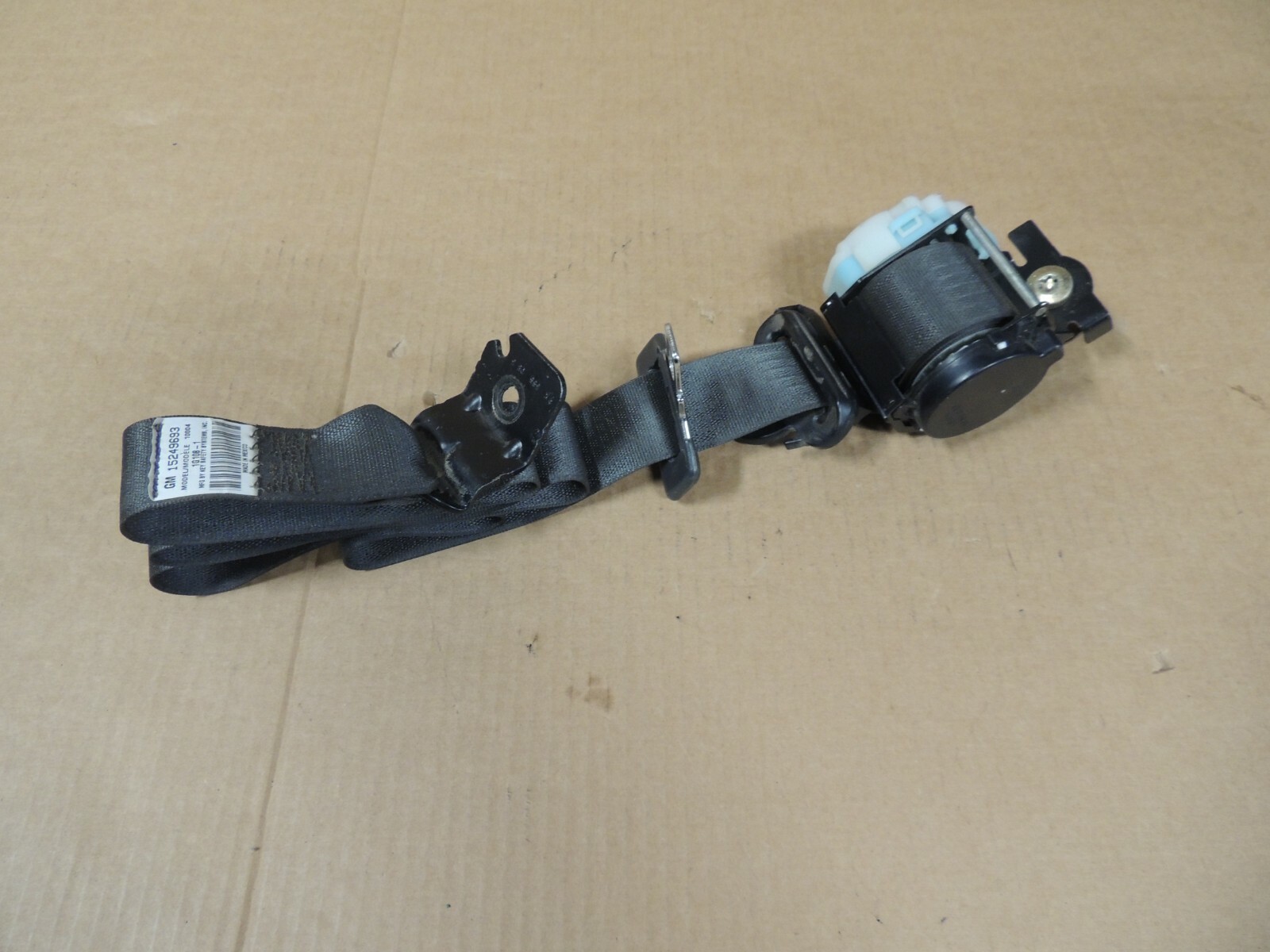 03-06 Chevy Silverado/GMC Sierra CREW CAB Pass Rear Seat Belt 15249693 DK Gray