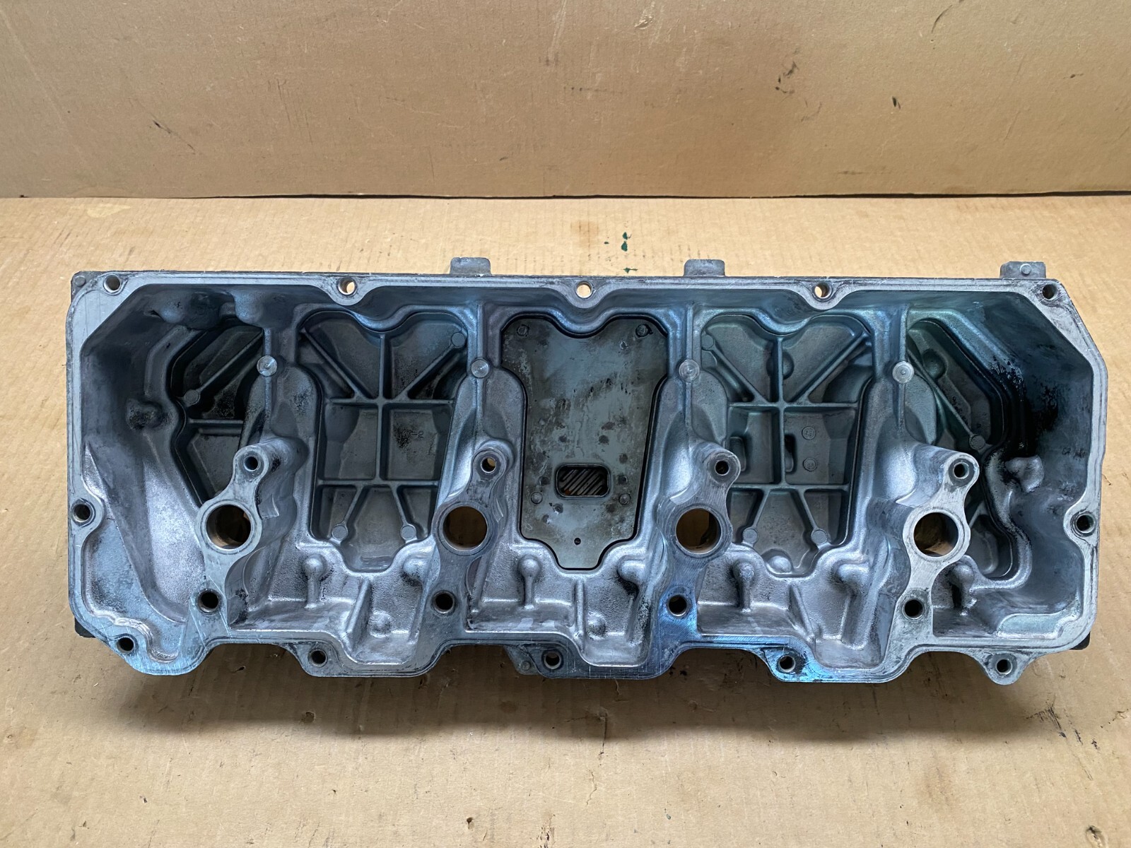 04.5-10 Chevy/GMC LLY LBZ LMM Duramax UPPER & LOWERVALVE COVER Pair 97309628 GM - Image 9