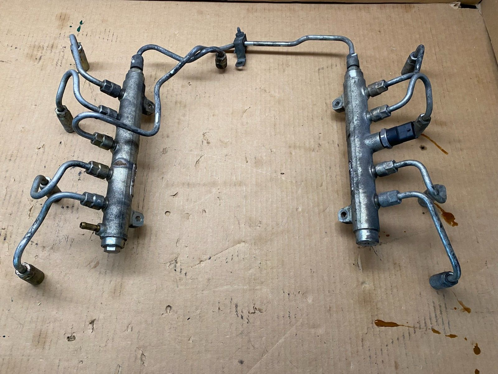 2004-2005 Chevy/GMC Duramax LLY FUEL RAIL ASSEMBLY w/ Injector Lines 8973036591