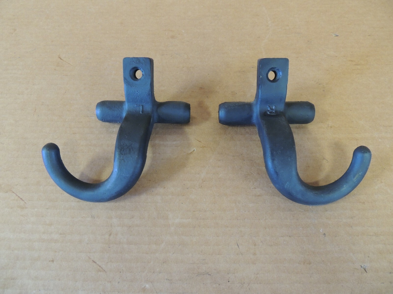 Chevy Silverado Sierra Suburban 1500 FRONT TOW HOOK RH+LH 15709128/15709129 PAIR