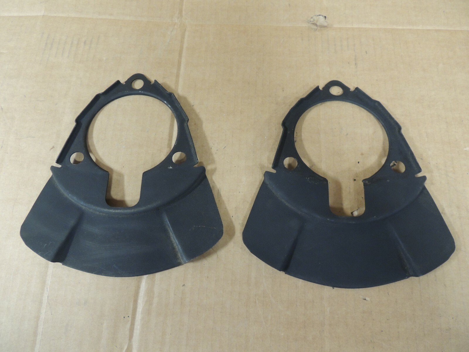 01-07 Chevy Silverado/GMC 1500 FRONT BRAKE DUST SHIELD PAIR 15716364 GENUINE