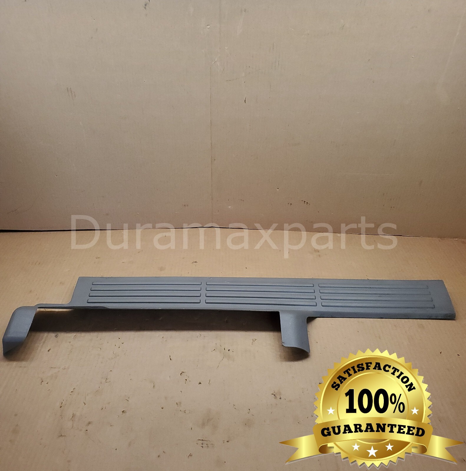 1999-07 Chevy/GMC LF Driver's FRONT Scuff Sill Plate Light Gray 15046499