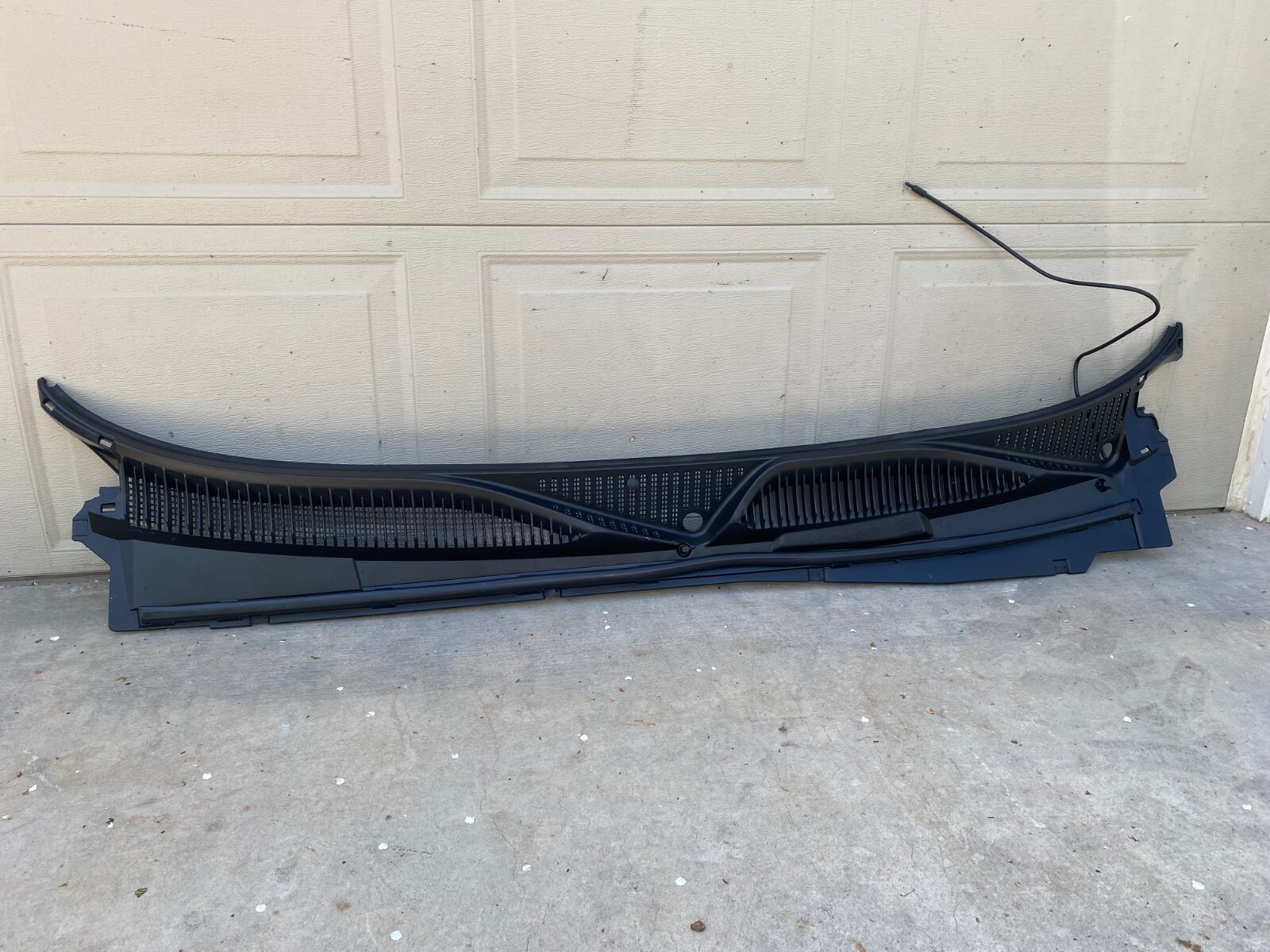 99-07 Chevy Silverado/GMC Sierra CENTER COWL PANEL GRILLE OEM GM 15829661