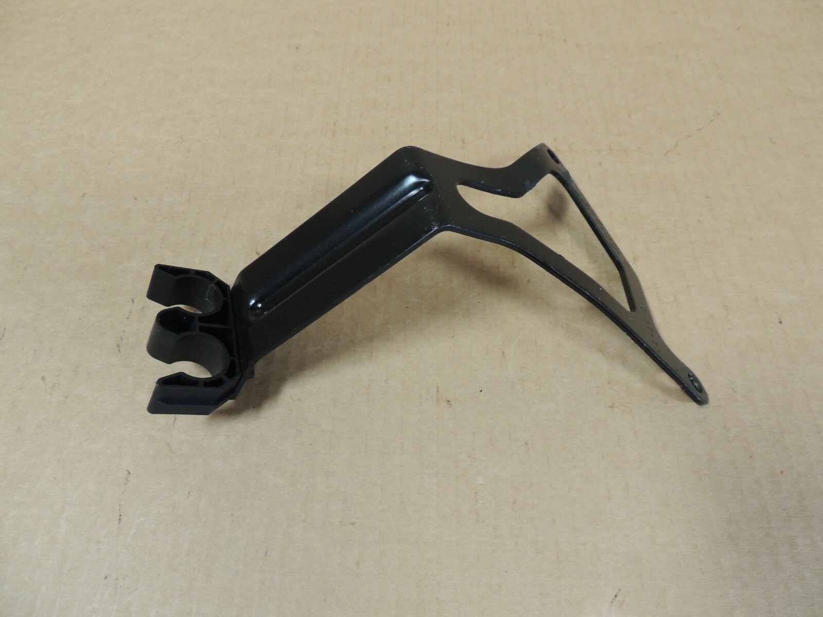 2001-2007 Chevy Silverado/GMC Sierra 8.1L COOLANT HOSE BRACKET 15012501 OEM