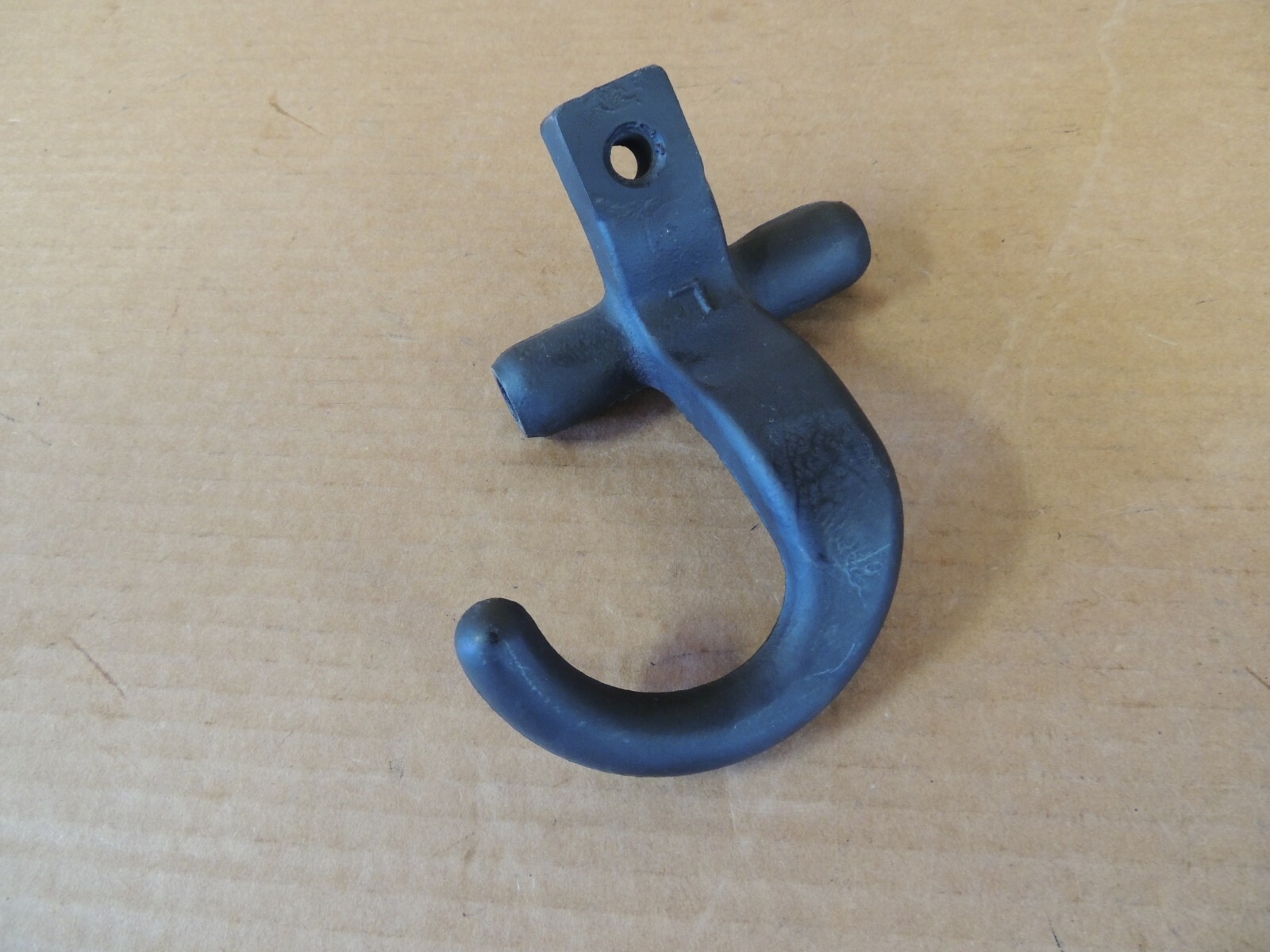 Chevy Silverado Sierra Suburban 1500  FRONT TOW HOOK LH 15709129 GENUINE GM