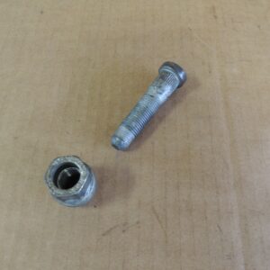 1999-2014 Chevy Silverado/GMC Sierra FRONT WHEEL STUD + LUG NUT 11588810 GENUINE