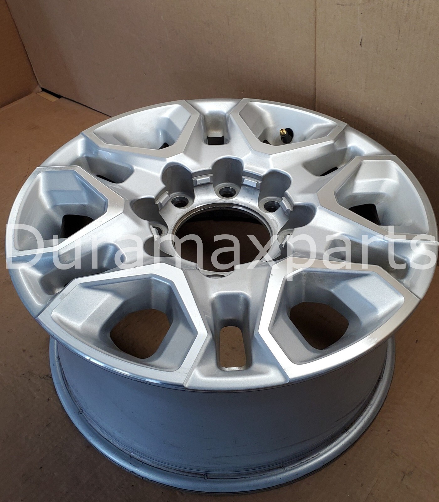 2020-25 Chevy Silverado 2500/3500 18" SILVER MACHINED ALLOY WHEEL 18x8 23377039 - Image 4