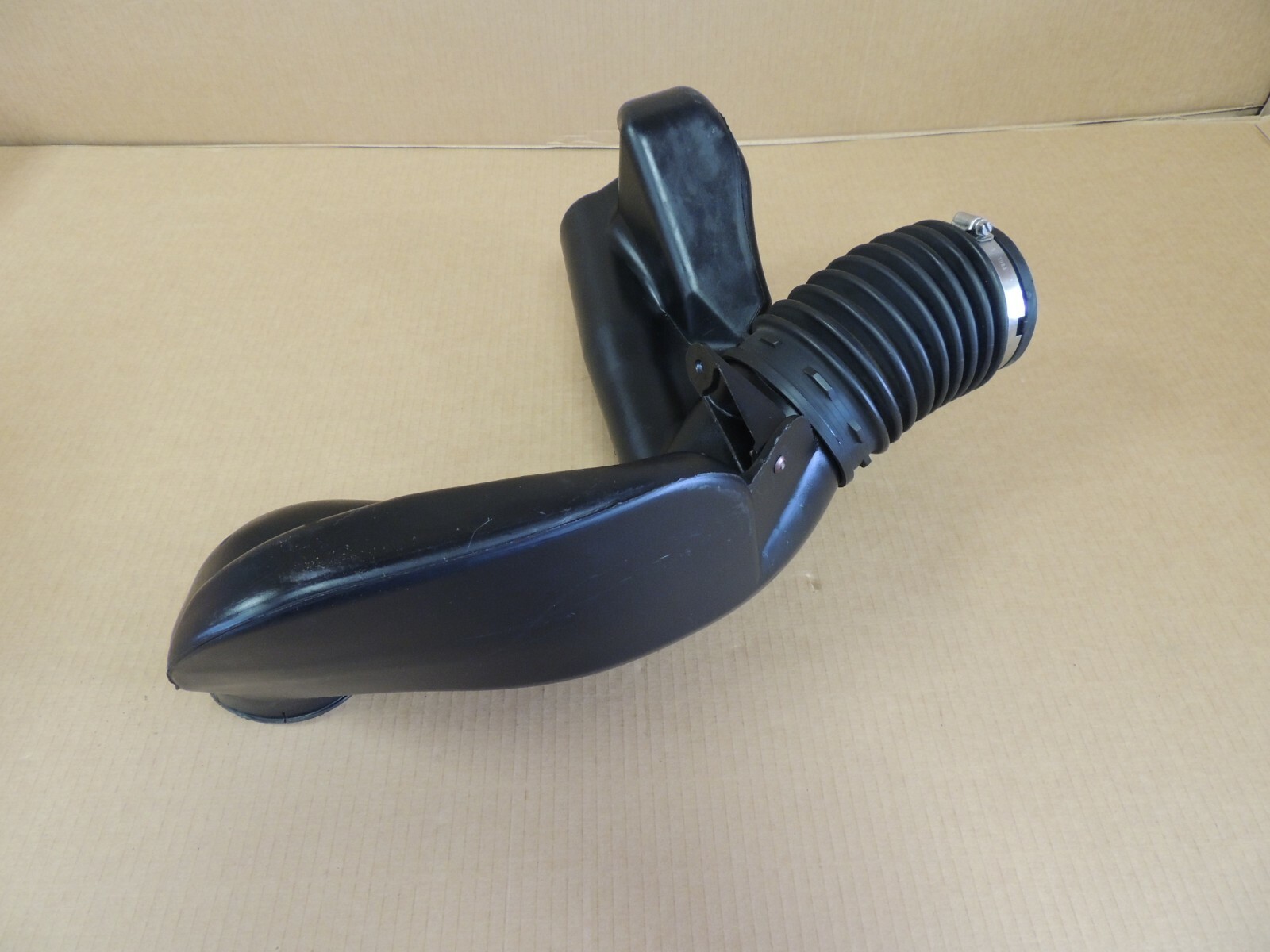 99-02 Chevy Silverado/GMC Sierra AIR INTAKE RESONATOR DUCT TUBE 25318711 GENUINE - Image 6