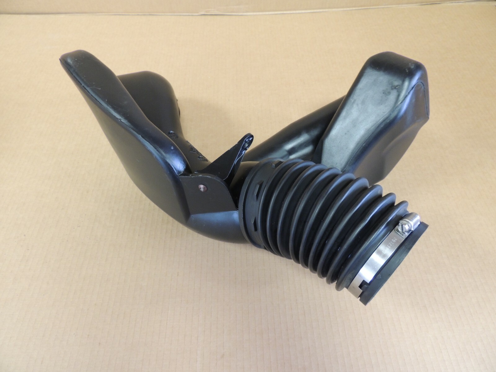 99-02 Chevy Silverado/GMC Sierra AIR INTAKE RESONATOR DUCT TUBE 25318711 GENUINE - Image 7