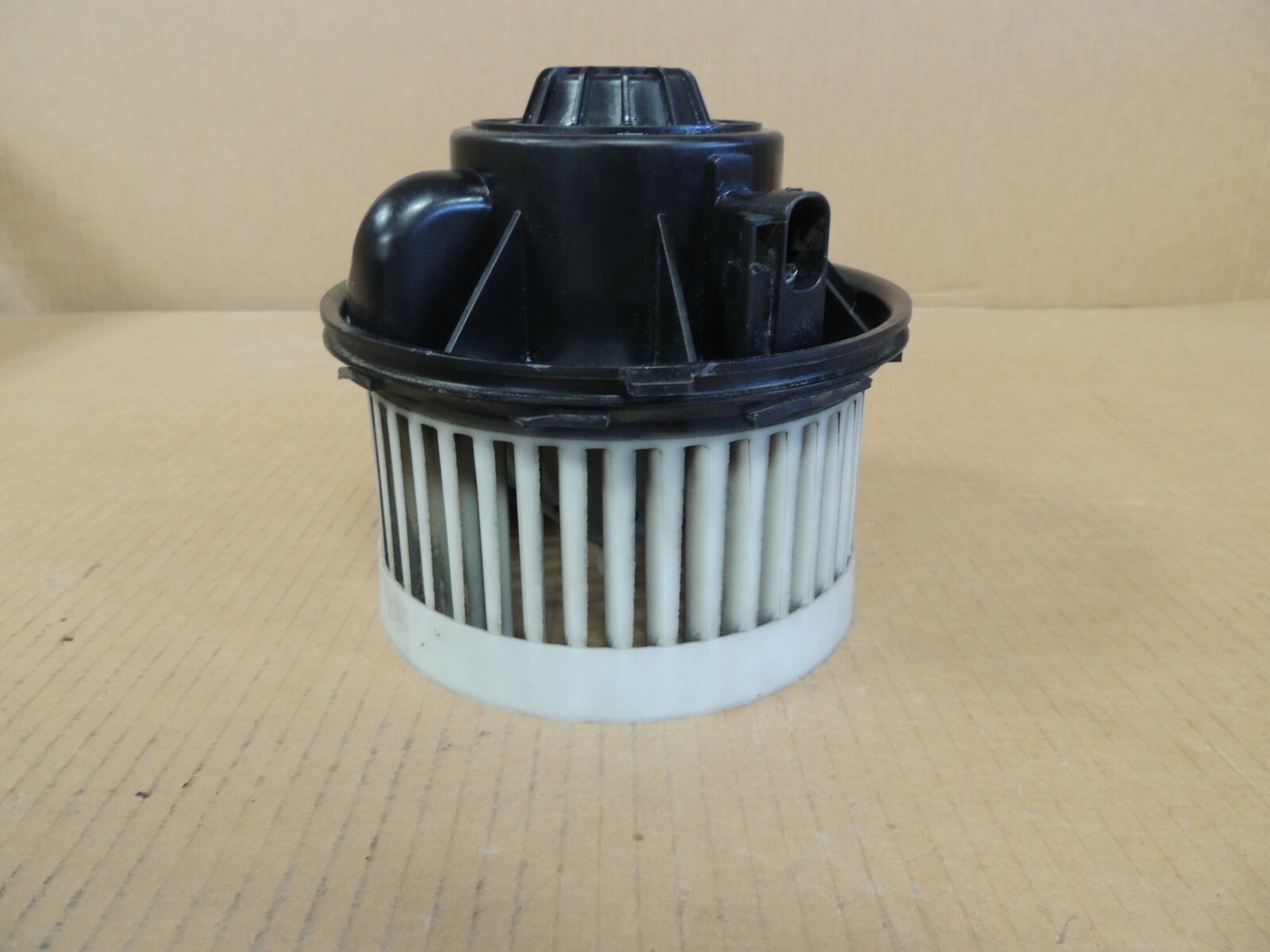 99-02 Chevy Silverado/Suburban/Tahoe/Sierra BLOWER FAN MOTOR GENUINE GM 52494617 - Image 3