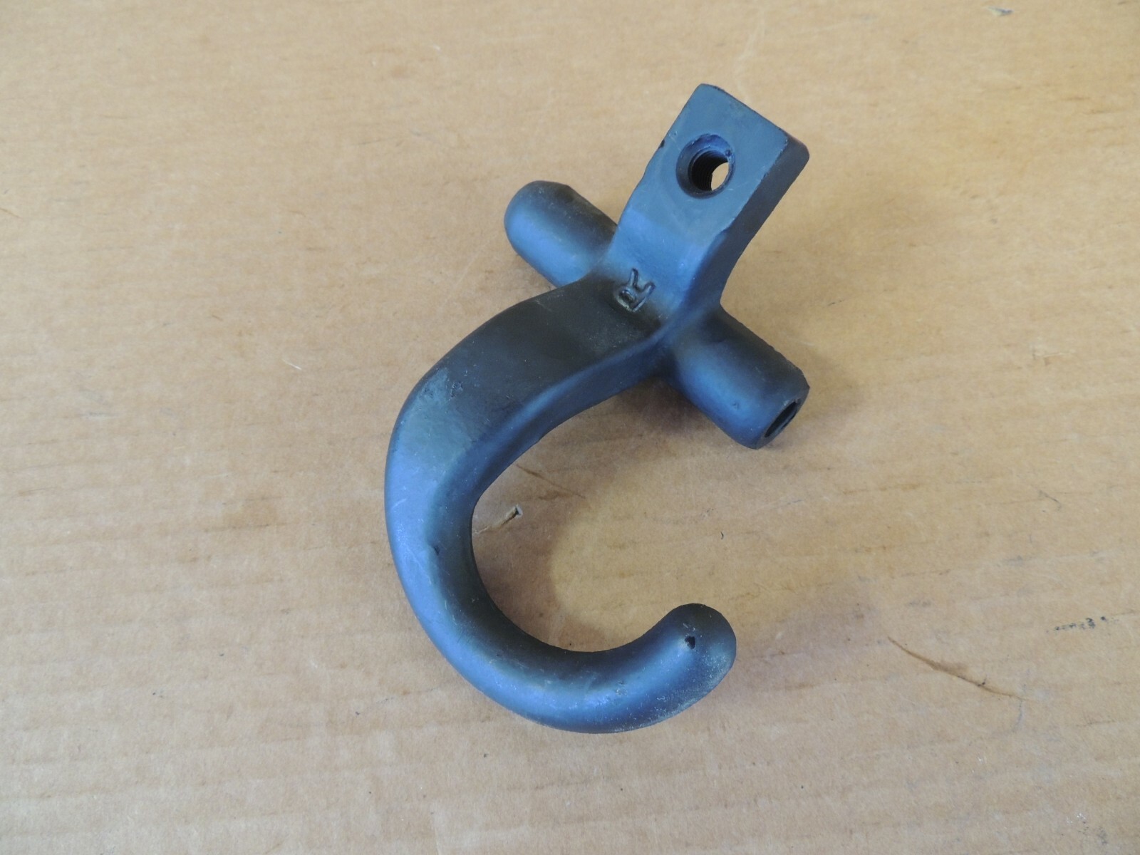 Chevy Silverado Sierra Suburban 1500  FRONT TOW HOOK RH 15709128 GENUINE GM