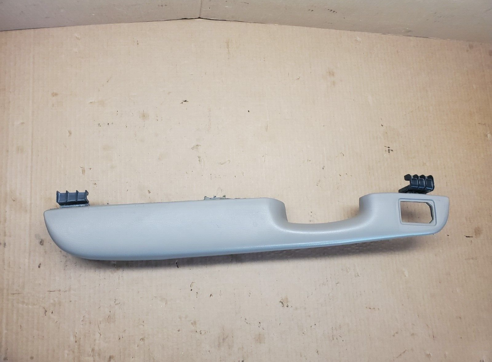 2003-06 Chevy/GMC LH REAR PASSENGER ARMREST TRIM Tan/Beige Genuine GM 15152061 - Image 3