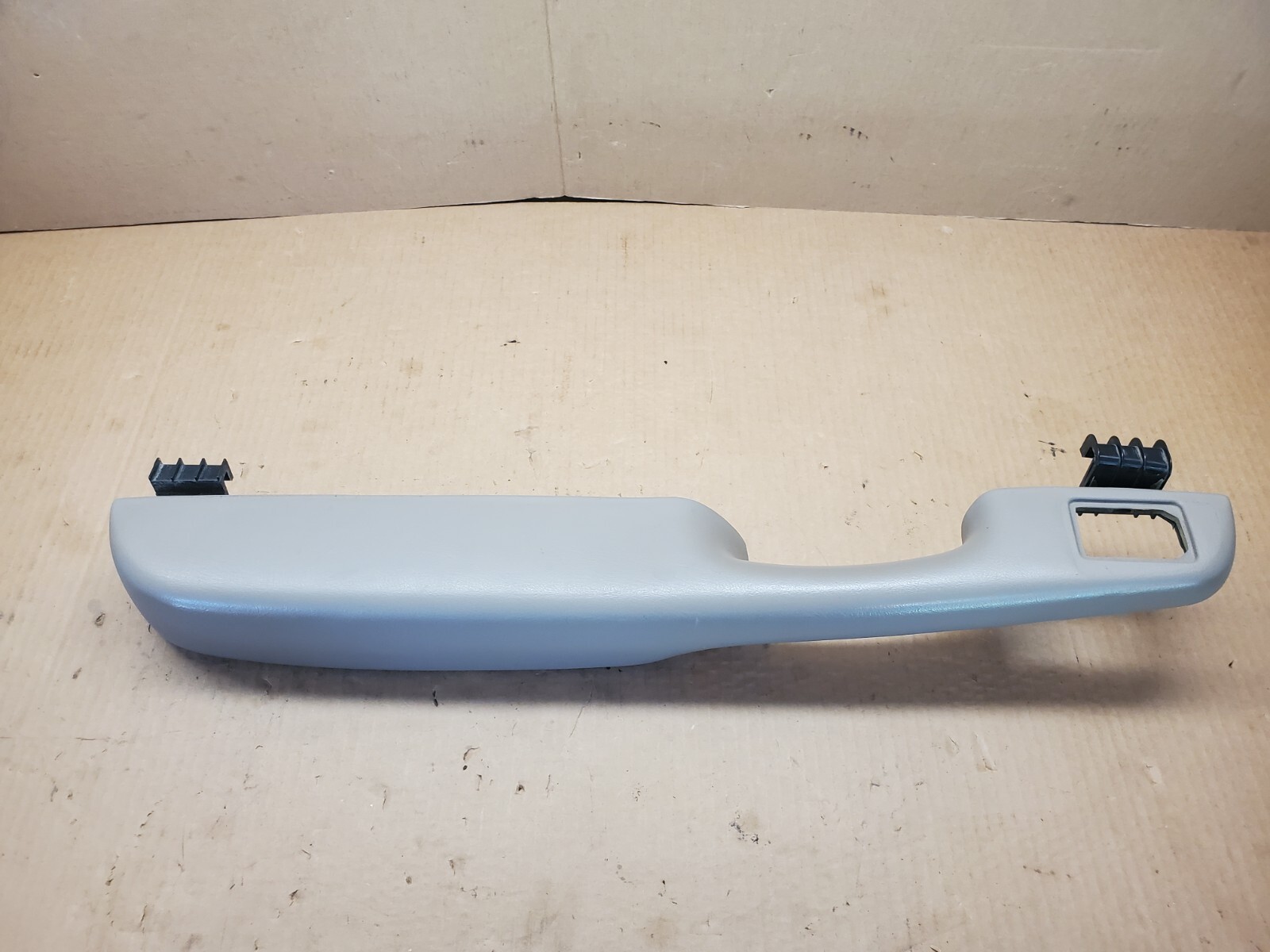 2003-06 Chevy/GMC LH REAR PASSENGER ARMREST TRIM Tan/Beige Genuine GM 15152061 - Image 4