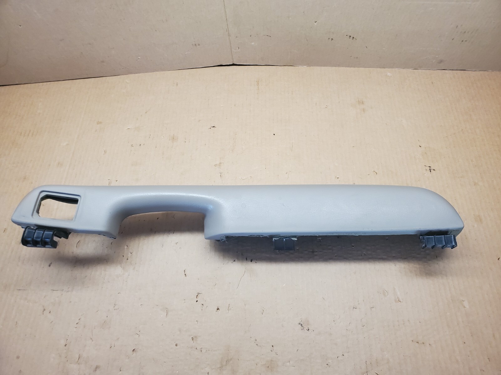 2003-06 Chevy/GMC LH REAR PASSENGER ARMREST TRIM Tan/Beige Genuine GM 15152061 - Image 5