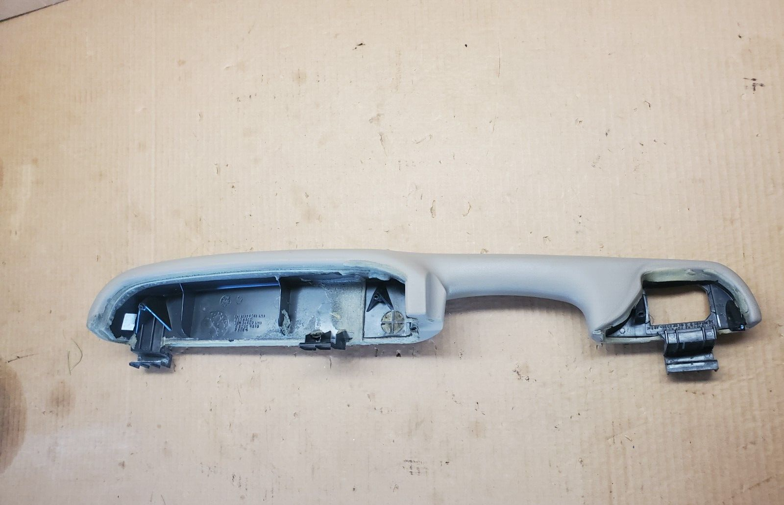 2003-06 Chevy/GMC LH REAR PASSENGER ARMREST TRIM Tan/Beige Genuine GM 15152061 - Image 6