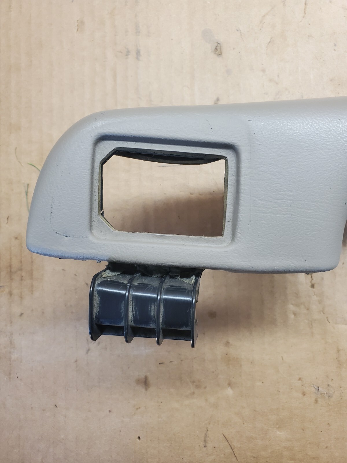 2003-06 Chevy/GMC LH REAR PASSENGER ARMREST TRIM Tan/Beige Genuine GM 15152061 - Image 7