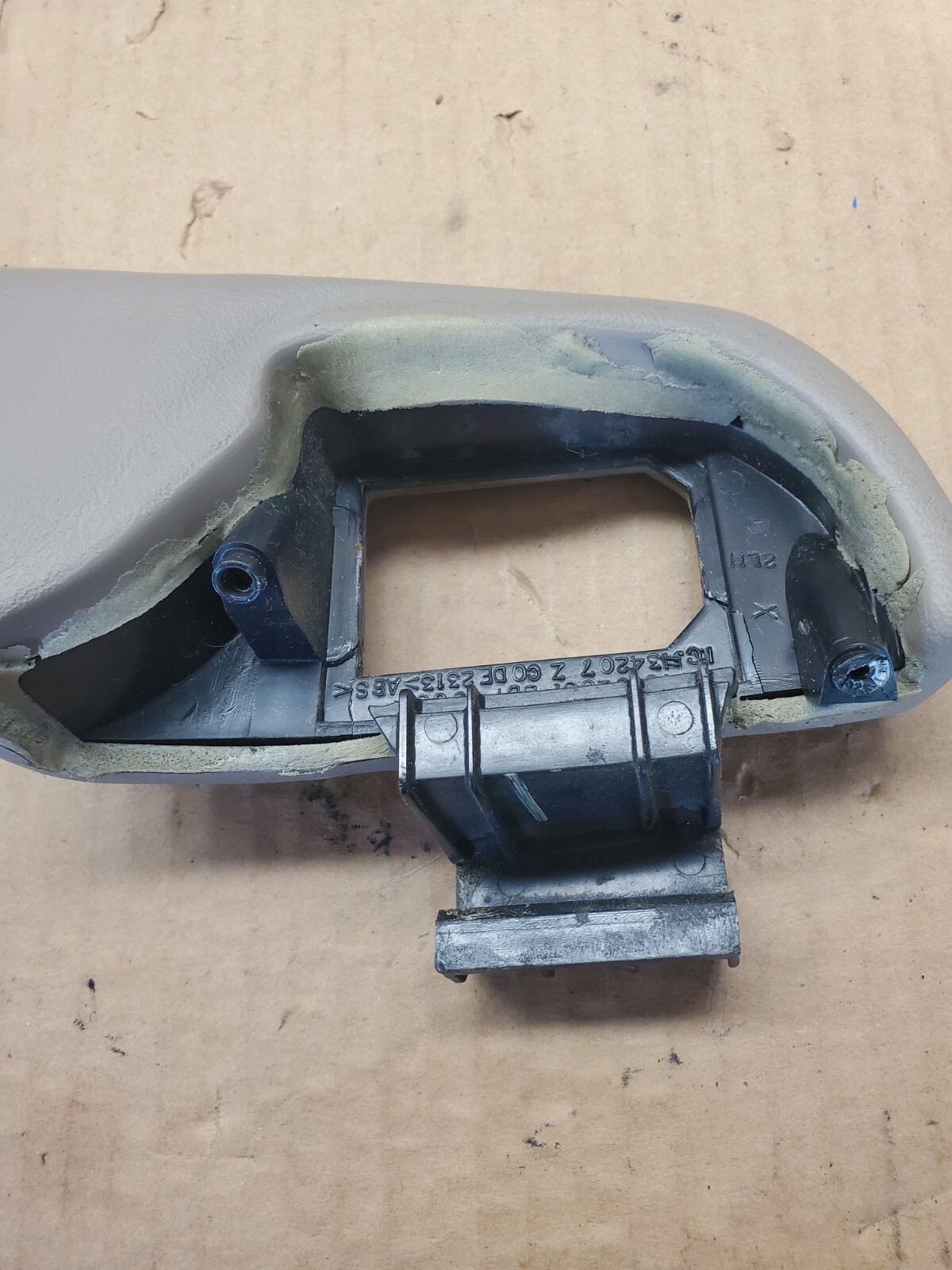 2003-06 Chevy/GMC LH REAR PASSENGER ARMREST TRIM Tan/Beige Genuine GM 15152061 - Image 8
