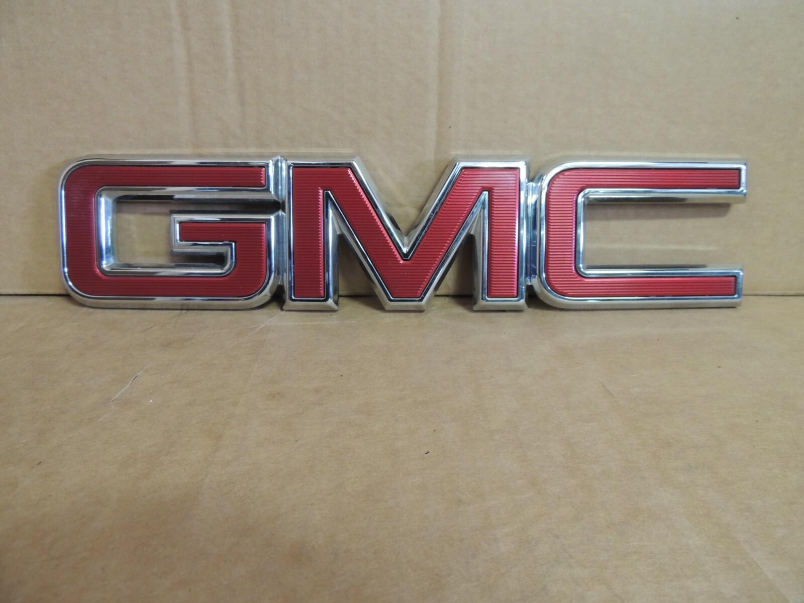 2014-2018 GMC SIERRA CANYON LIFTGATE / TAILGATE EMBLEM 23122158 GENUINE GM