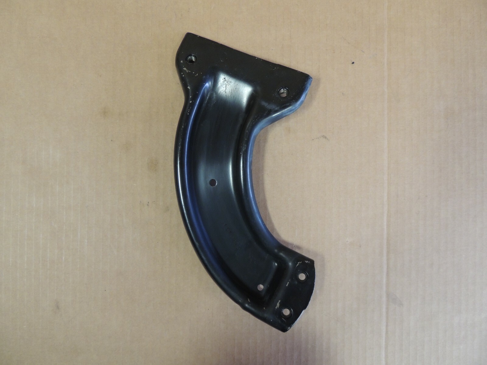 99-07 Chevy Silverado / GMC Sierra DRIVERS LEFT FRONT FENDER BRACKET 15709453
