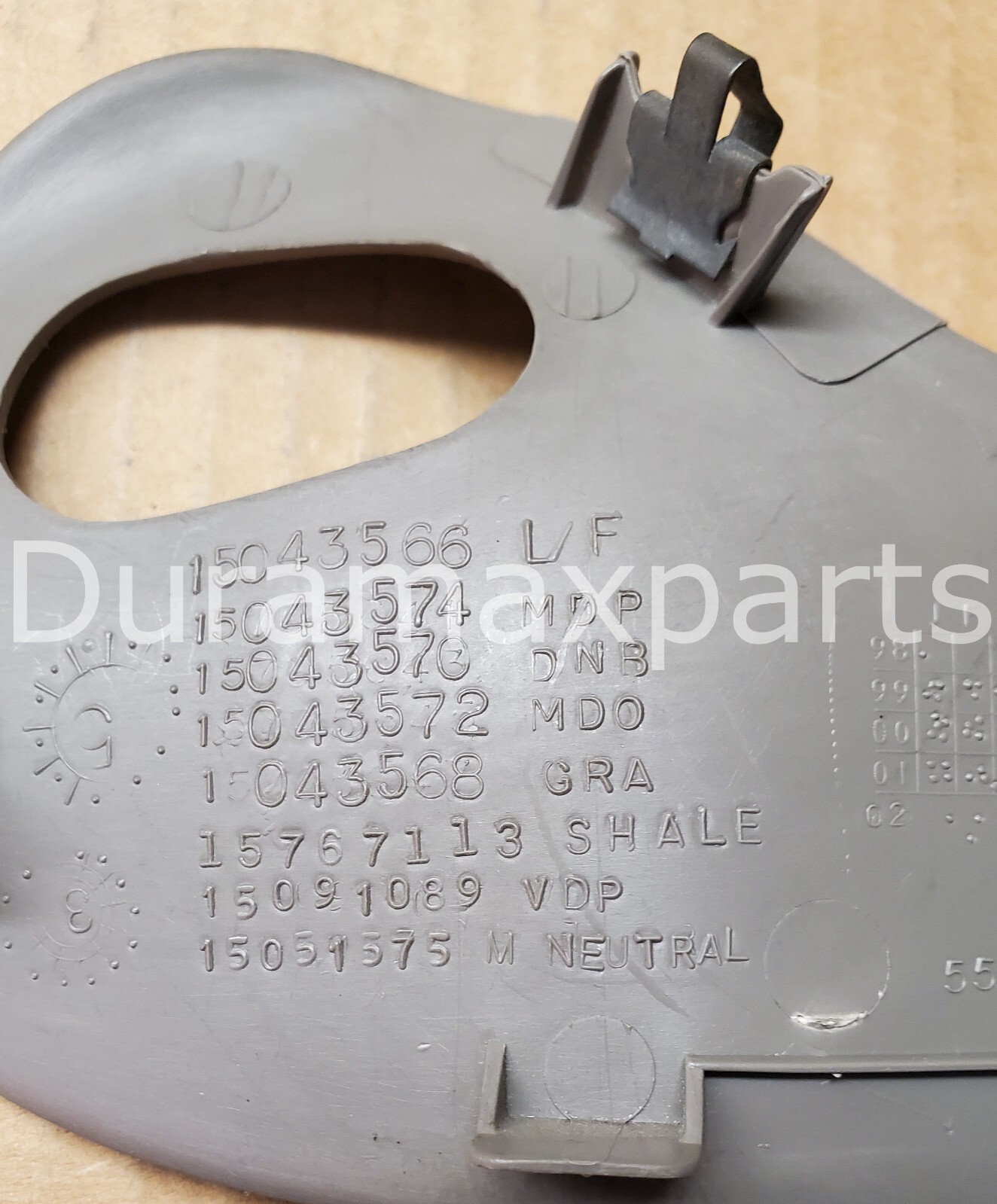 03-06 Chevy Silverado/GMC Sierra LEFT FRONT DOOR PANEL HANDLE TRIM- Light Gray - Image 7