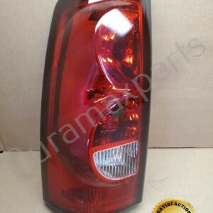 03-07 Chevrolet Silverado LH DRIVERS TAIL LIGHT ASSEMBLY W/ HARNESS & BULBS