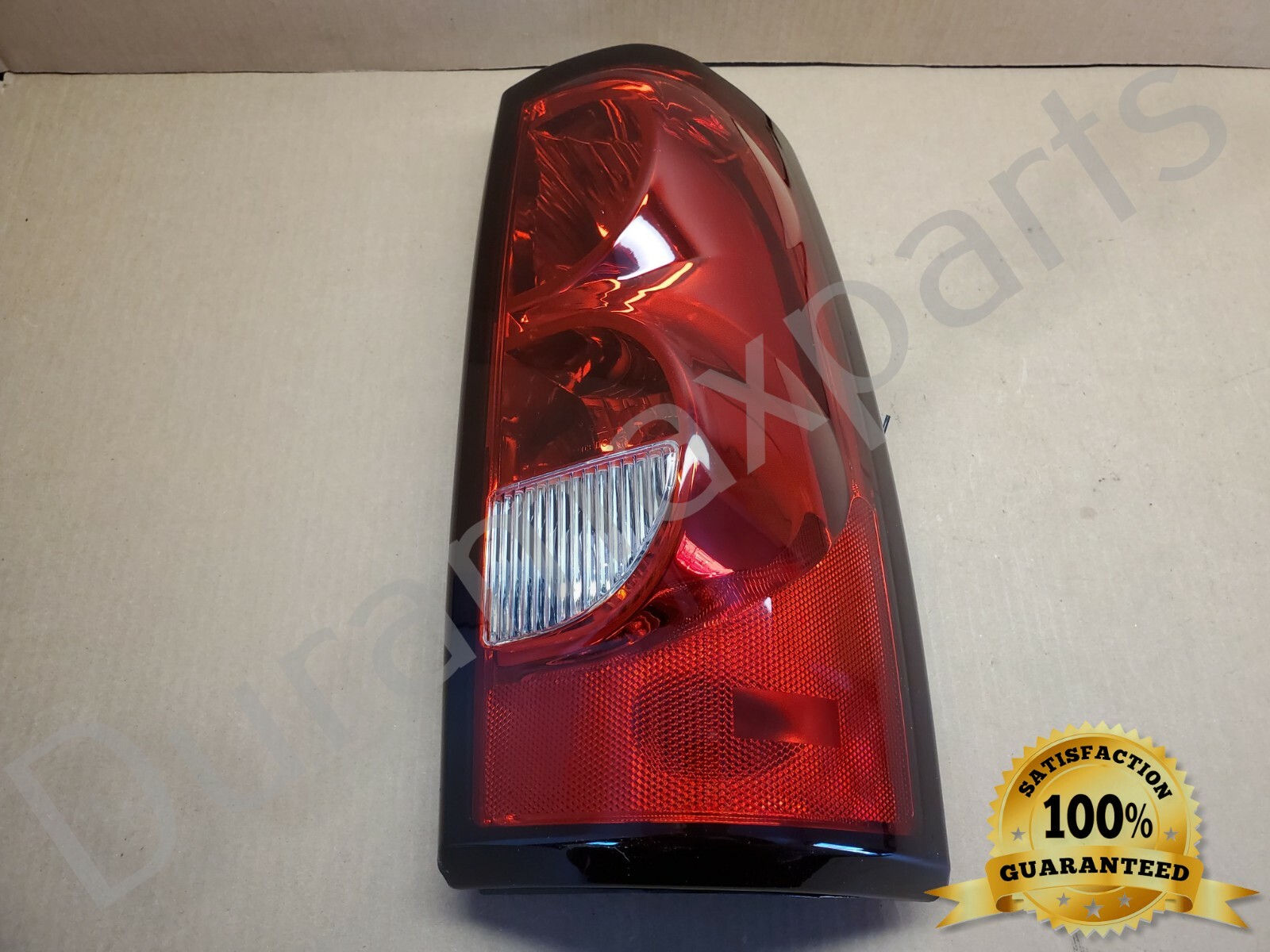 03-07 Chevrolet Silverado RH PASSENGER TAIL LIGHT ASSEMBLY W/ HARNESS & BULBS - Image 4