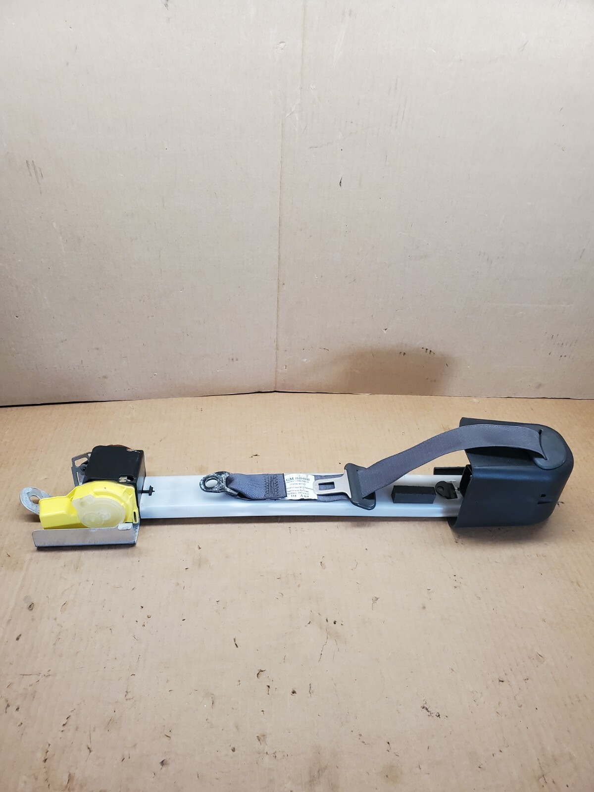 2003-07 Chevy Silverado/GMC Sierra Crew Cab LF SEAT BELT ASSEMBLY Gray 15184940