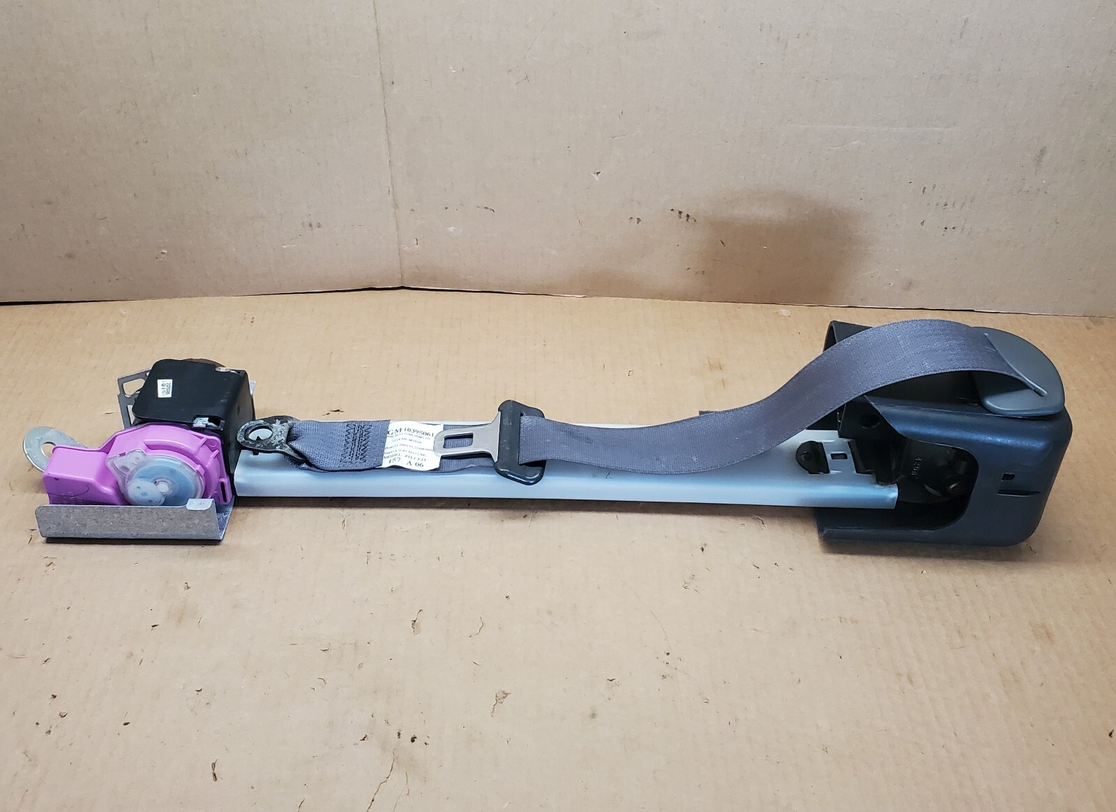 2003-07 Chevy Silverado/GMC Sierra Crew Cab RF SEAT BELT ASSEMBLY Gray 10395061
