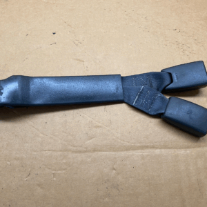 99-06 Chevy/GMC Extended Cab REAR MIDDLE CENTER SEAT BELT RECEPTACLE 88955189 GM