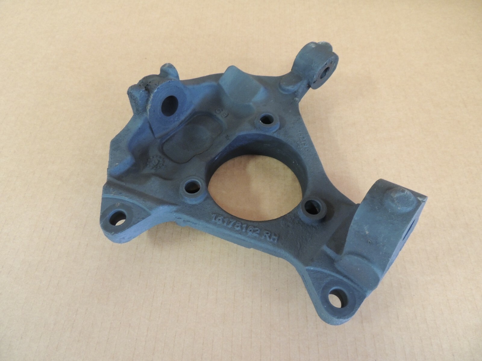 99-07 Chevrolet GMC 1500 RIGHT FRONT STEERING KNUCKLE/SPINDLE 15178162 GENUINE
